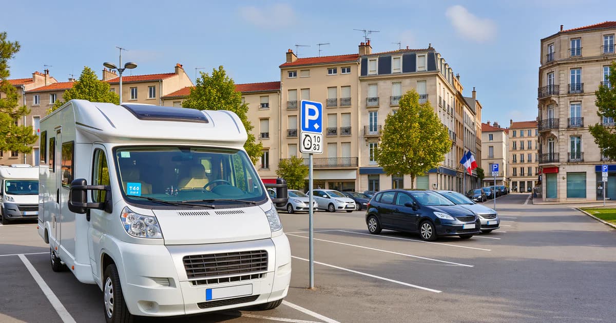 Combien de temps un camping-car peut rester sur un parking ?