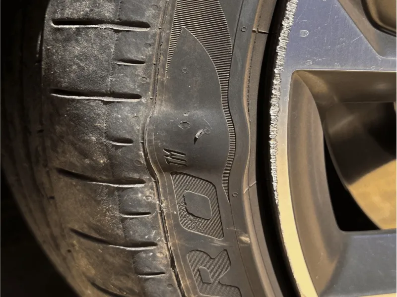 Hernie sur un pneu : dangers, causes et que faire immédiatement